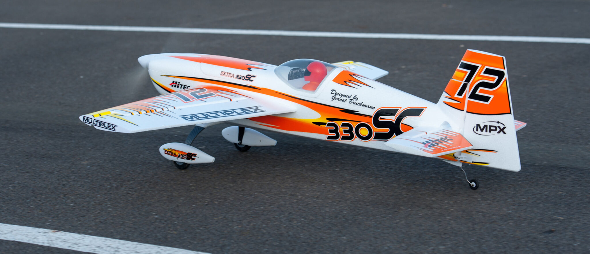 Avion RC acrobatique
